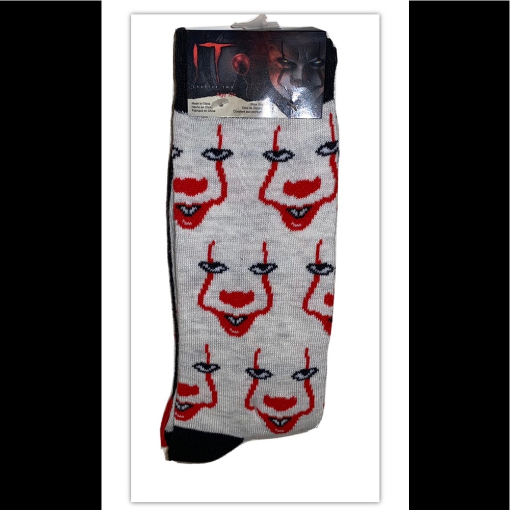 IT Pennywise Crew Socks 2 Pair Men 6-12 Gray Black Red Clown Horror Killer Float